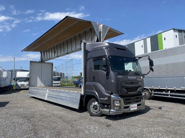 いすゞ ギガ 2PG-CYJ77C(8x4)の写真4