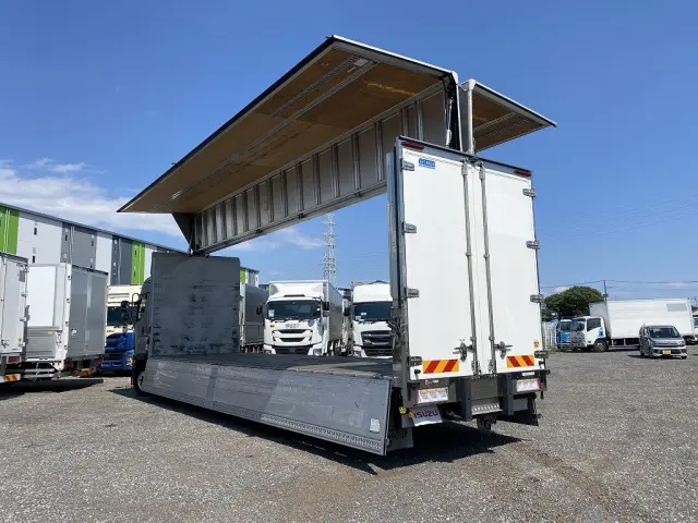 いすゞ ギガ 2PG-CYJ77C(8x4)の写真5