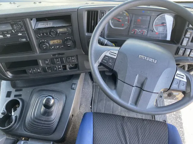 いすゞ ギガ 2PG-CYJ77C(8x4)の写真6