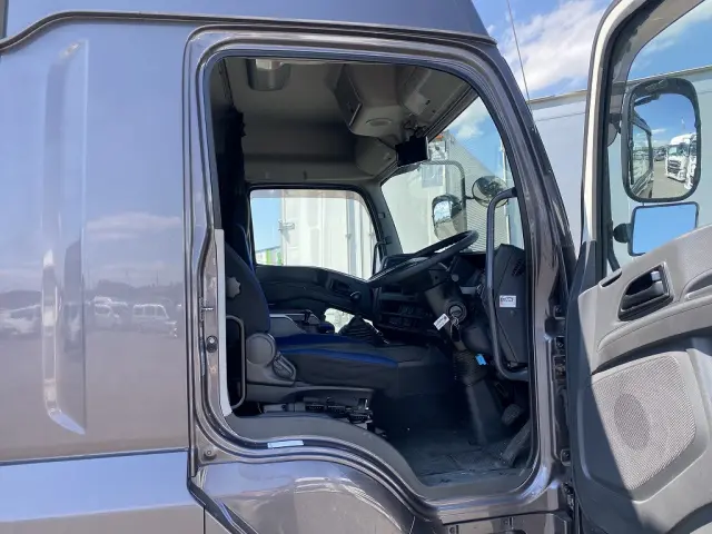 いすゞ ギガ 2PG-CYJ77C(8x4)の写真7