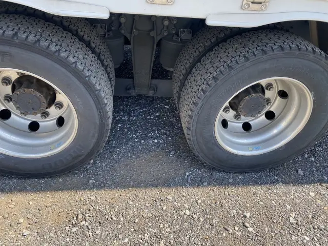 いすゞ ギガ 2PG-CYJ77C(8x4)の写真11