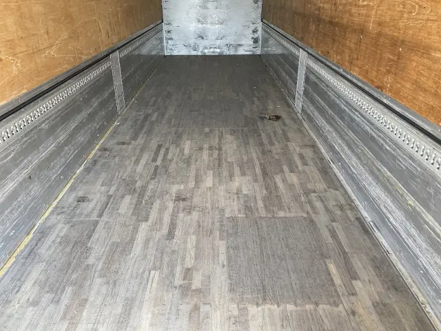 いすゞ ギガ 2PG-CYJ77C(8x4)の写真12