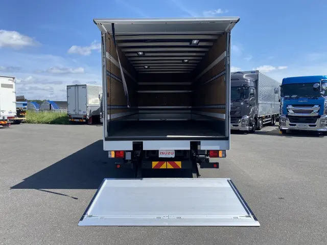 いすゞ フォワード 2RG-FRR90T4(2WD)の写真5