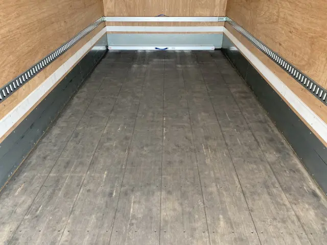 いすゞ フォワード 2RG-FRR90T4(2WD)の写真6