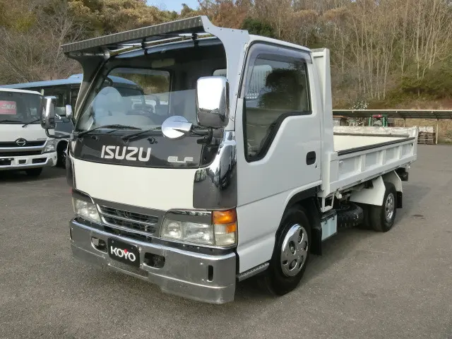 いすゞ エルフ KC-NKR66ED(2WD)の写真1