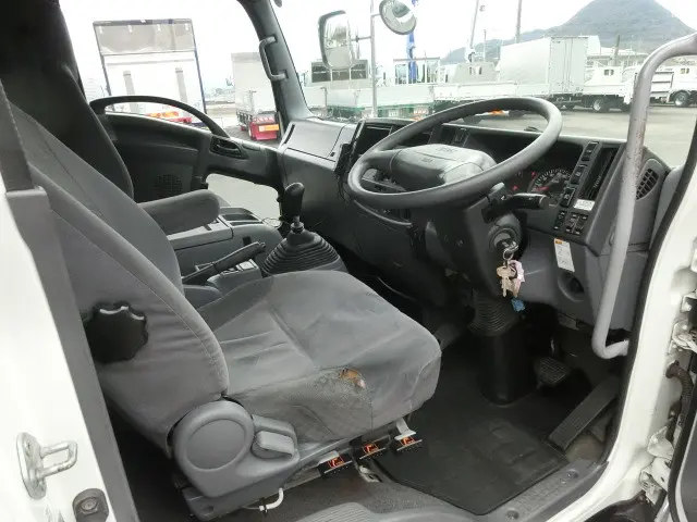 いすゞ フォワード TKG-FRR90S2(2WD)の写真9