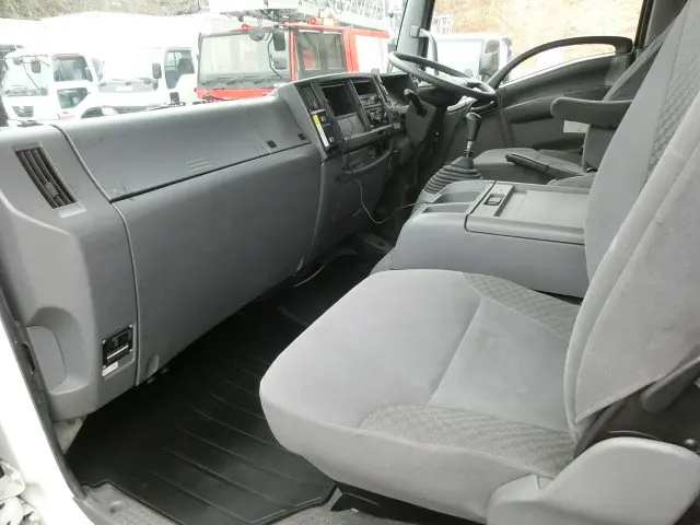 いすゞ フォワード TKG-FRR90S2(2WD)の写真24