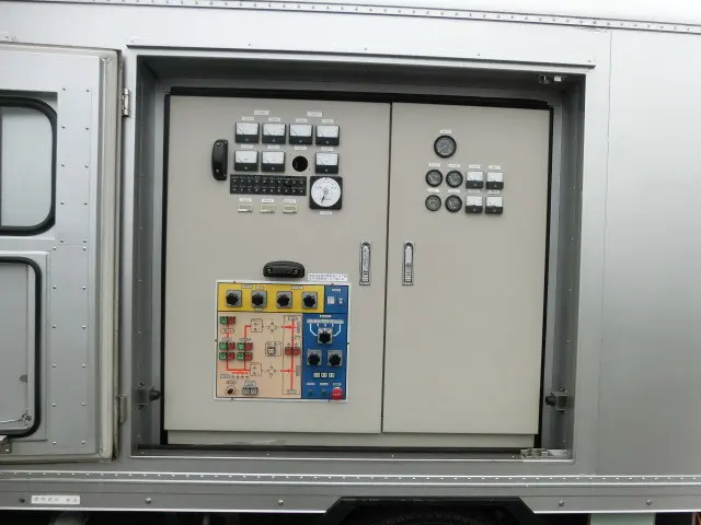 いすゞ エルフ BDG-NKR85Nの写真24