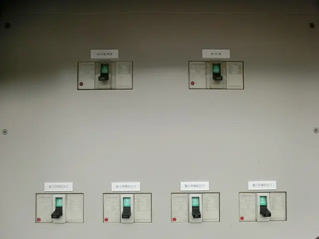 いすゞ エルフ BDG-NKR85Nの写真29