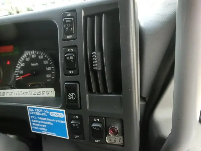 いすゞ フォワード SKG-FRR90T2(2WD)の写真7