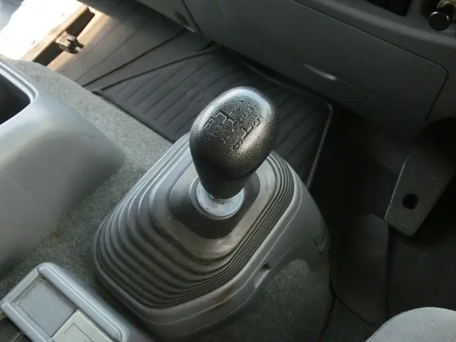 いすゞ フォワード SKG-FRR90T2(2WD)の写真9