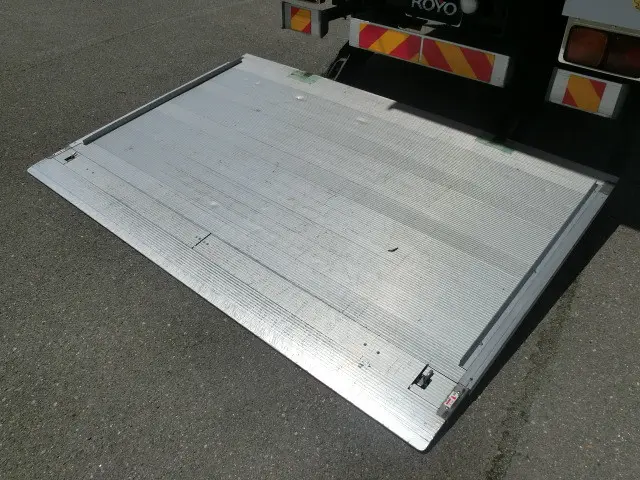 いすゞ フォワード SKG-FRR90T2(2WD)の写真22