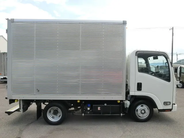 いすゞ エルフ 2RG-NLR88AN(2WD)の写真3