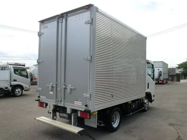 いすゞ エルフ 2RG-NLR88AN(2WD)の写真4
