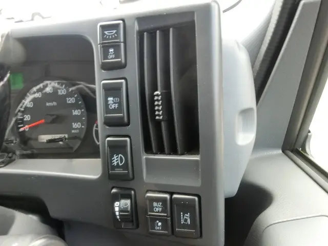 いすゞ エルフ 2RG-NLR88AN(2WD)の写真14