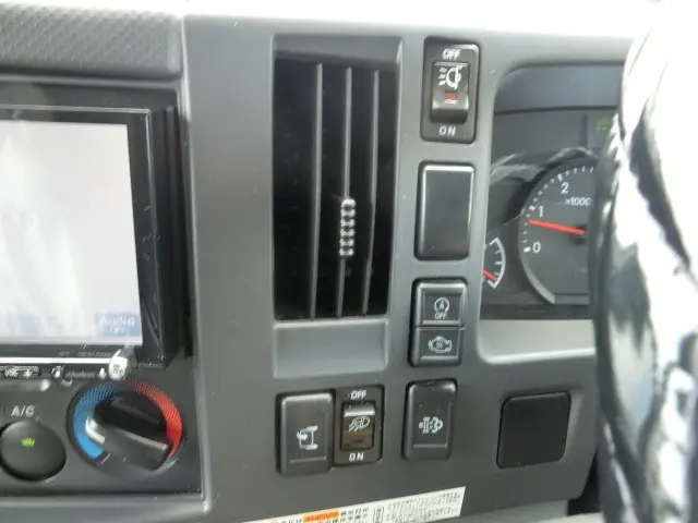 いすゞ エルフ 2RG-NLR88AN(2WD)の写真15