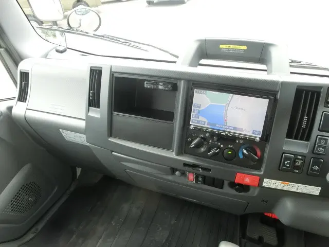 いすゞ エルフ 2RG-NLR88AN(2WD)の写真16