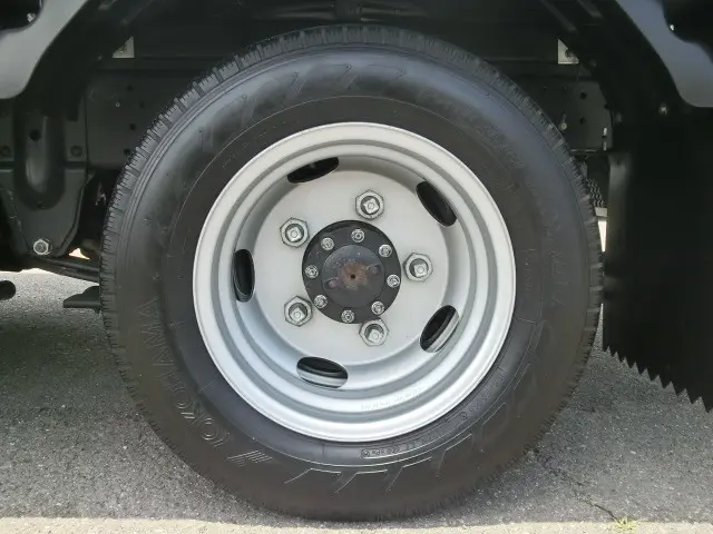 いすゞ エルフ 2RG-NLR88AN(2WD)の写真33