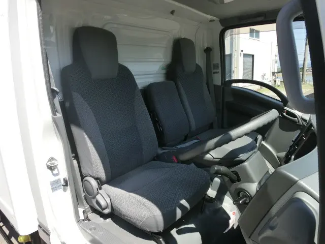 いすゞ エルフ TPG-NLR85AN(2WD)の写真7