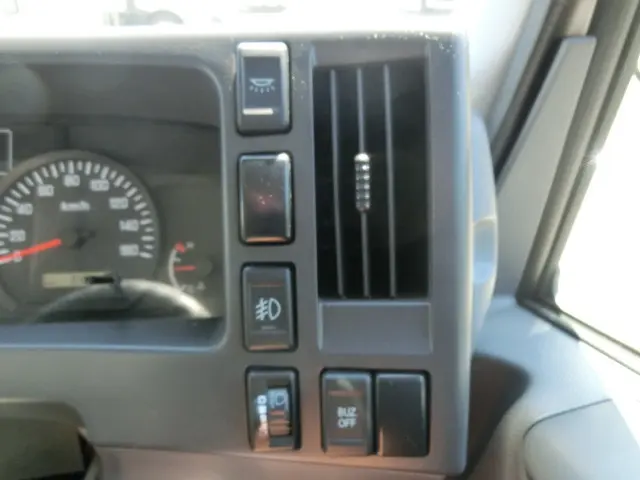 いすゞ エルフ TPG-NLR85AN(2WD)の写真10