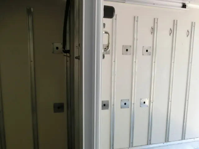 いすゞ エルフ TPG-NLR85AN(2WD)の写真25