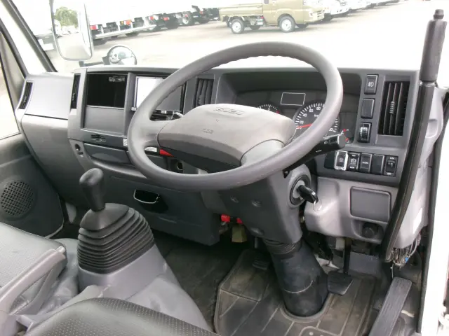 いすゞ エルフ TPG-NJR85AD(2WD)の写真9