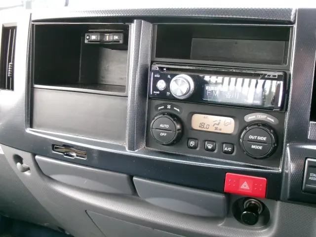 いすゞ エルフ 2RG-NJR88AD(2WD)の写真16