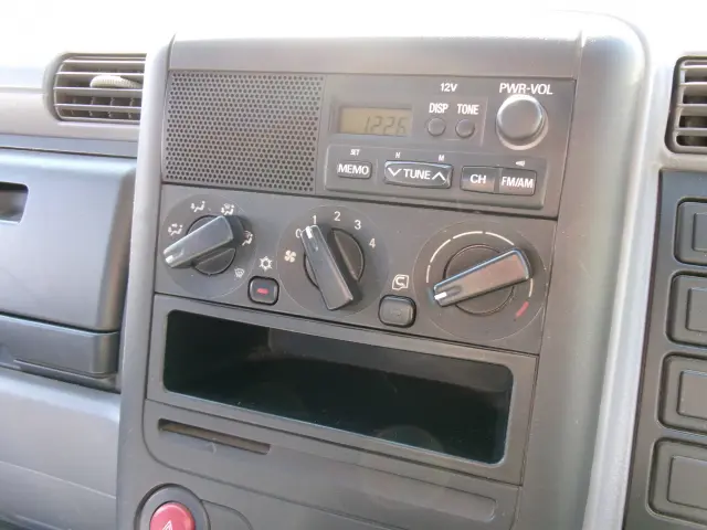 三菱 キャンターガッツ PDG-FB70B(2WD)の写真15