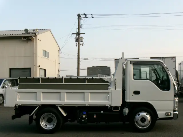 いすゞ エルフ 2RG-NKR88AD(2WD)の写真8