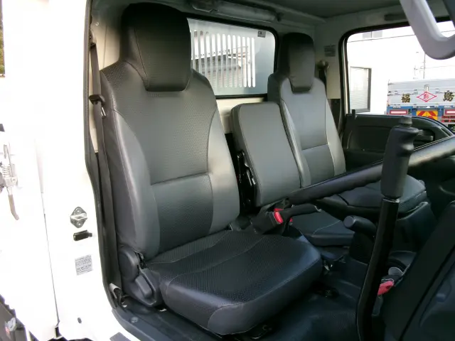 いすゞ エルフ 2RG-NKR88AD(2WD)の写真10