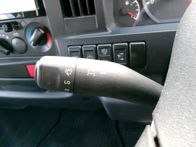 いすゞ エルフ 2RG-NKR88AD(2WD)の写真12