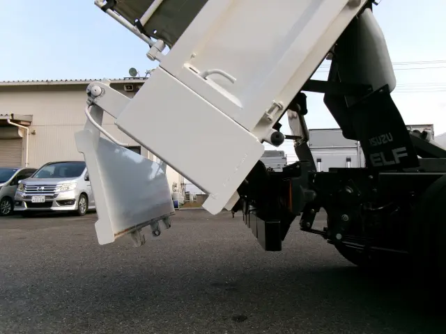 いすゞ エルフ 2RG-NKR88AD(2WD)の写真30
