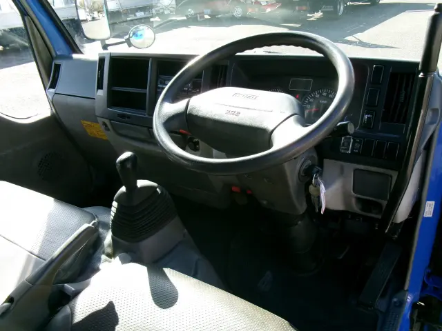 いすゞ エルフ BDG-NKR85AD(2WD)の写真9