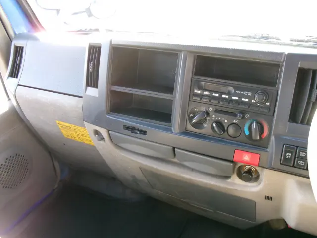 いすゞ エルフ BDG-NKR85AD(2WD)の写真14