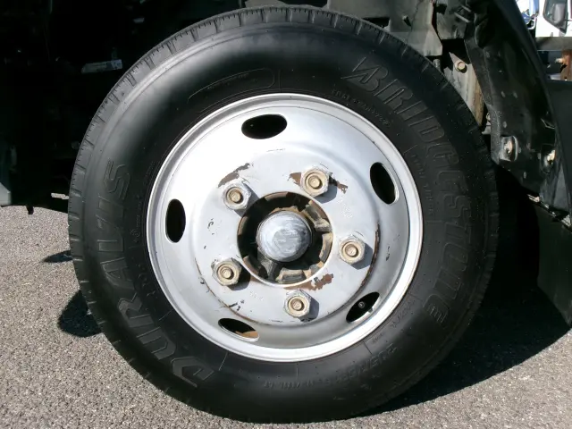 いすゞ エルフ BDG-NKR85AD(2WD)の写真30