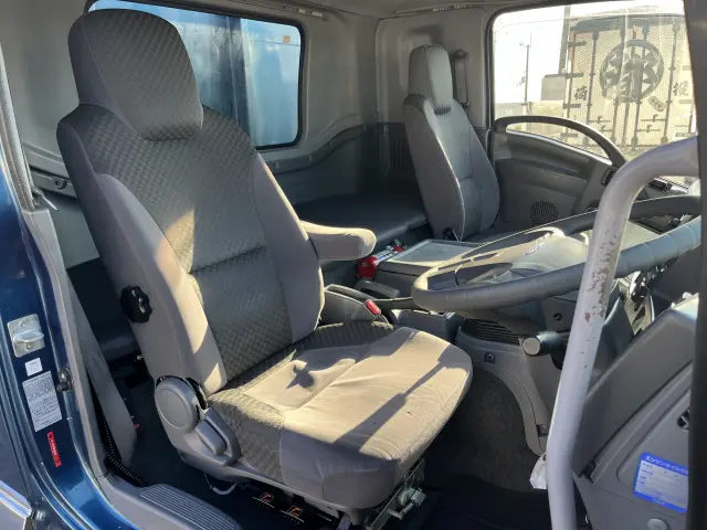 いすゞ フォワード 2RG-FRR90T2(2WD)の写真3