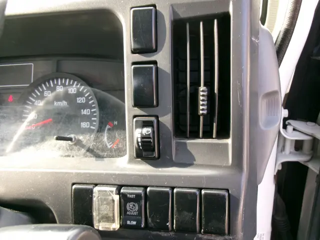 いすゞ エルフ TKG-NJR85A(2WD)の写真11