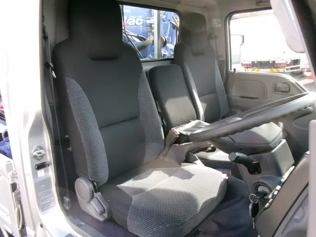 いすゞ エルフ TRG-NKR85A(2WD)の写真7