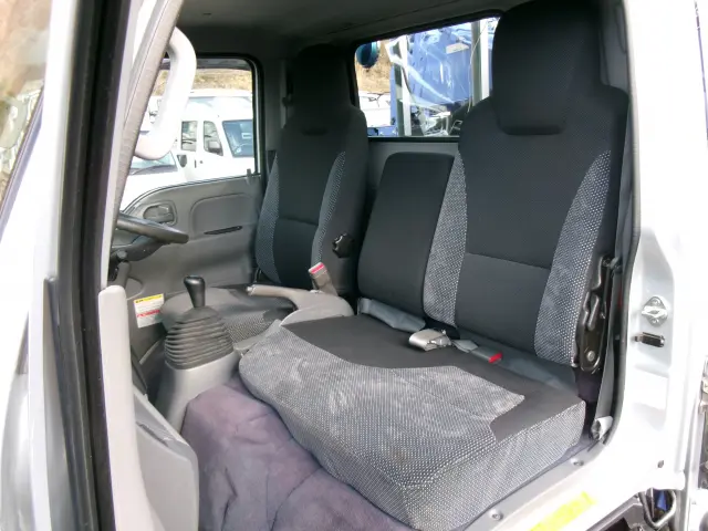 いすゞ エルフ TRG-NKR85A(2WD)の写真15