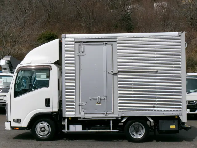 いすゞ エルフ TRG-NLR85AN(2WD)の写真4