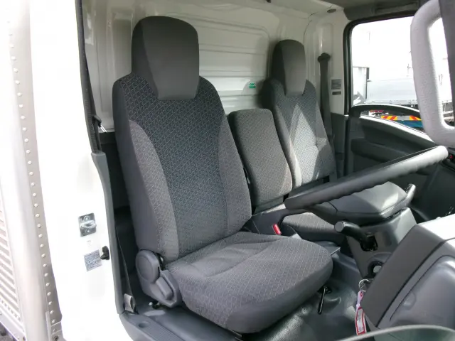 いすゞ エルフ TRG-NLR85AN(2WD)の写真10