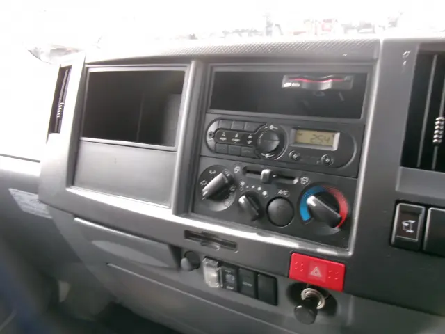 いすゞ エルフ TRG-NLR85AN(2WD)の写真14