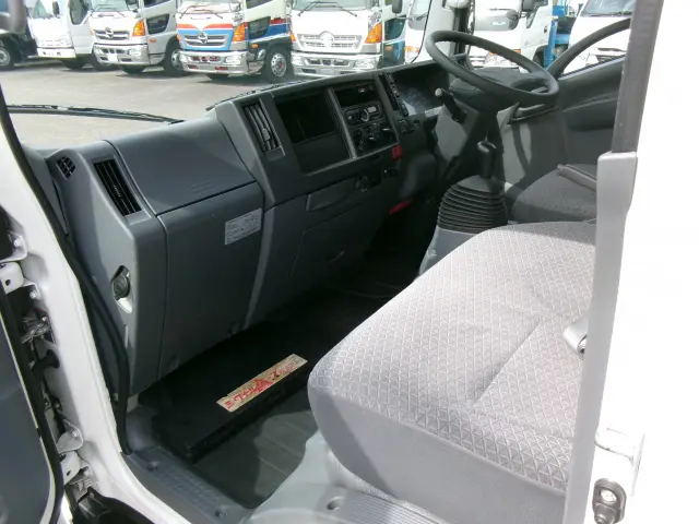 いすゞ エルフ TRG-NLR85AN(2WD)の写真16