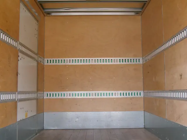 いすゞ エルフ TRG-NLR85AN(2WD)の写真28