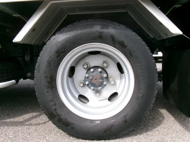 いすゞ エルフ TRG-NLR85AN(2WD)の写真32