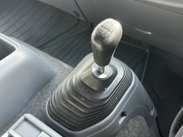 いすゞ フォワード 2RG-FRR90T2(2WD)の写真17