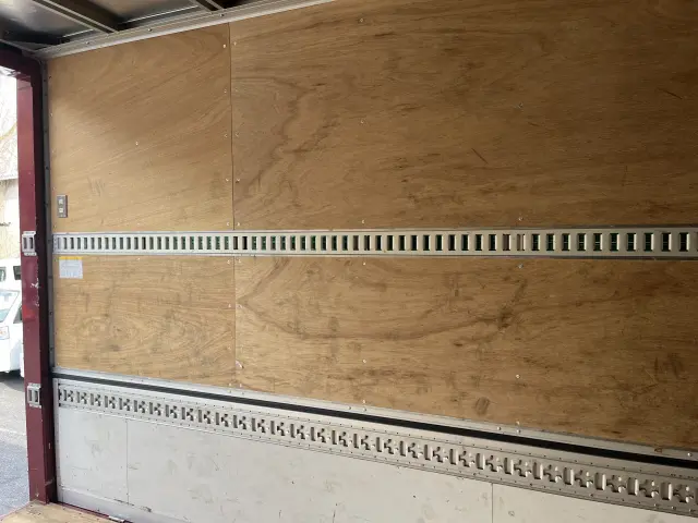 いすゞ フォワード 2RG-FRR90T2(2WD)の写真33