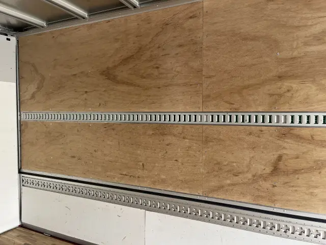 いすゞ フォワード 2RG-FRR90T2(2WD)の写真34