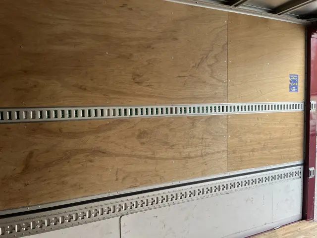 いすゞ フォワード 2RG-FRR90T2(2WD)の写真35