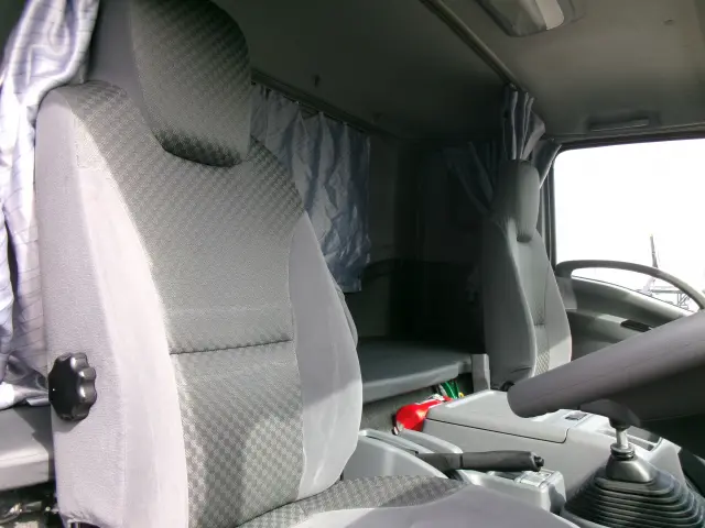 いすゞ フォワード 2RG-FRR90T2(2WD)の写真7